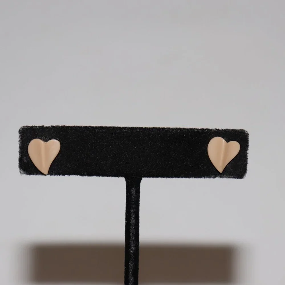 🤎✨ Vintage Brown Heart Post Earrings · 3/8